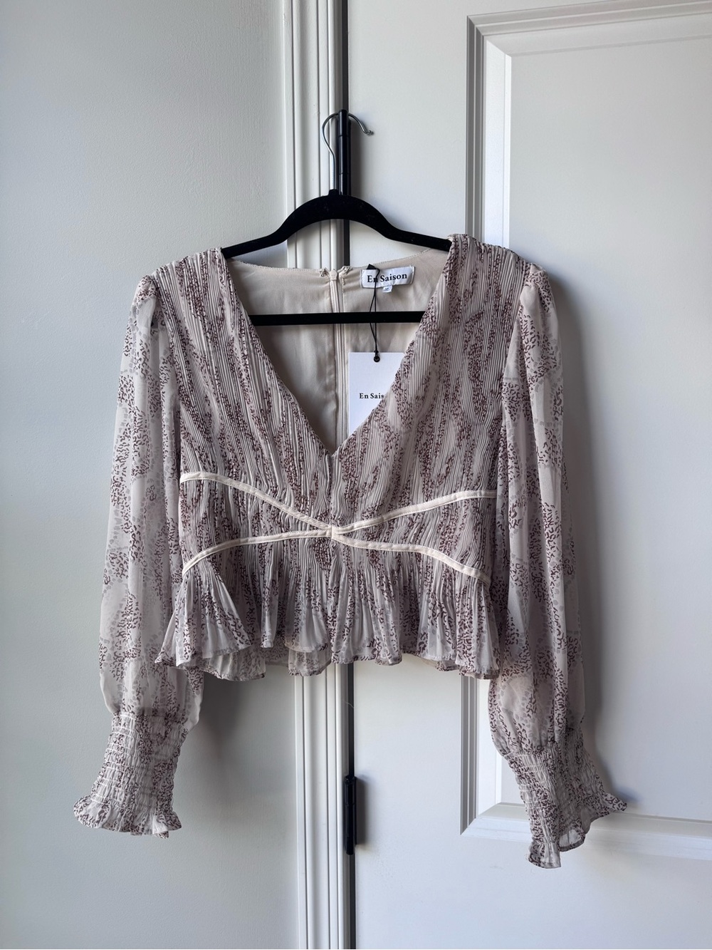En Saison Taupe and Cream Floral Peplum Blouse